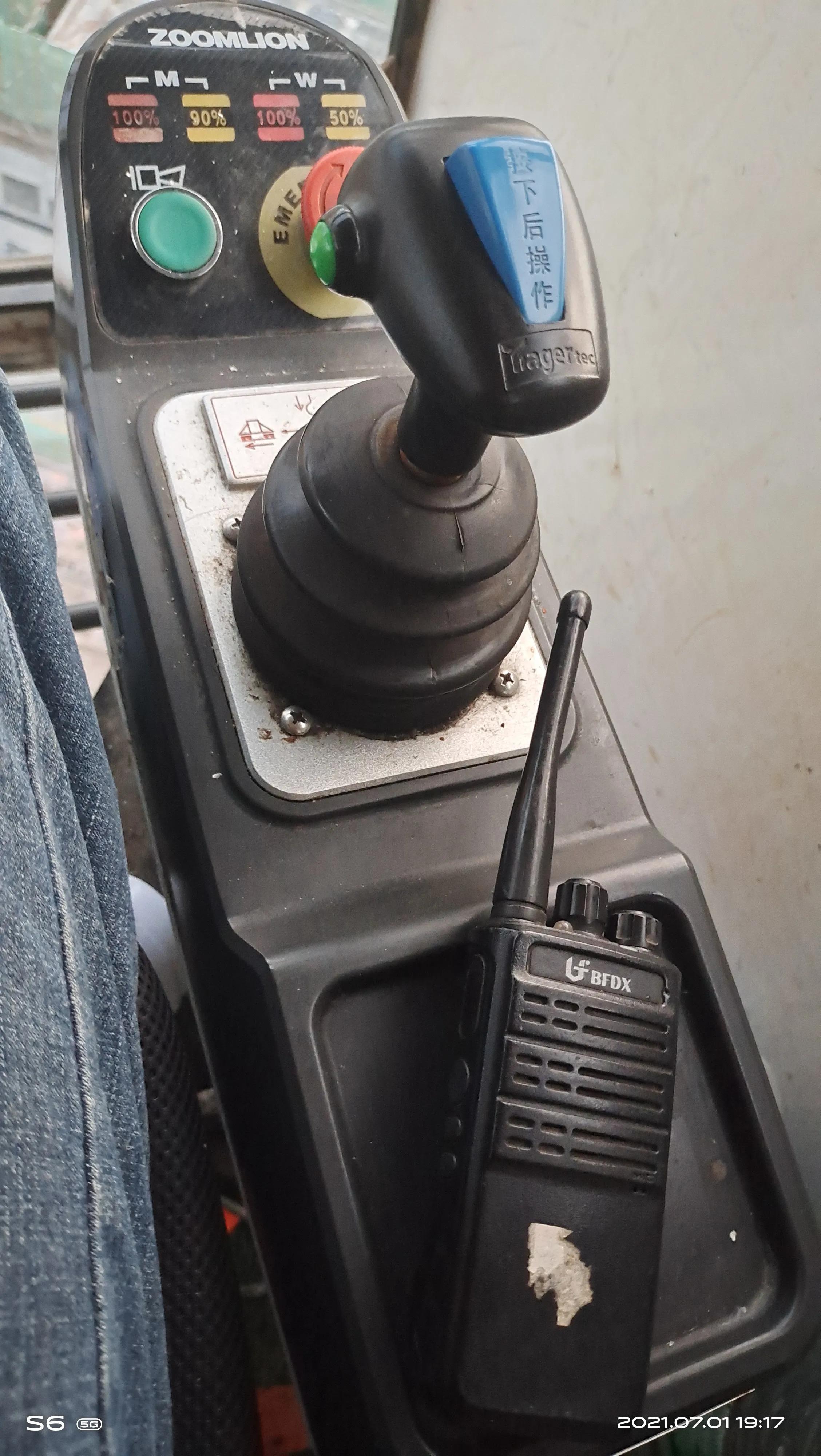 记录工地塔吊司机日常生活,工地电梯升降机司机生活