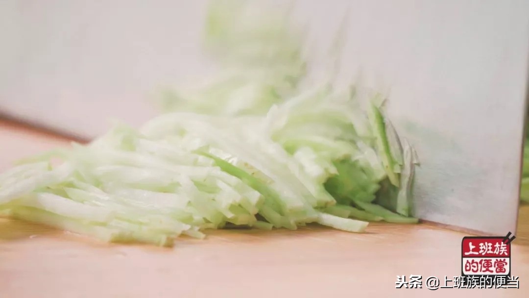 煎饼如何做好吃不腥,不用揉面的韭菜鸡蛋煎饼