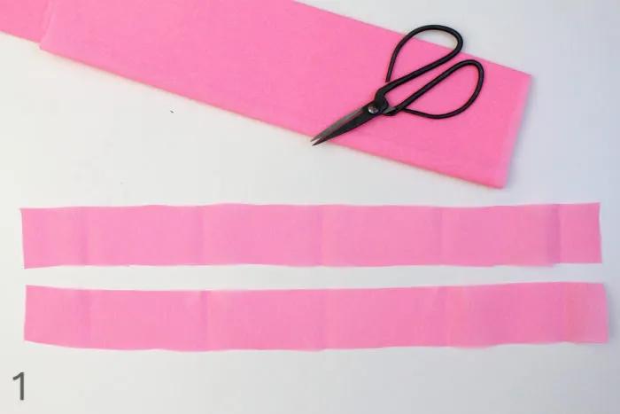 用手工纸做出来的花型装饰,软皱纹纸手工花