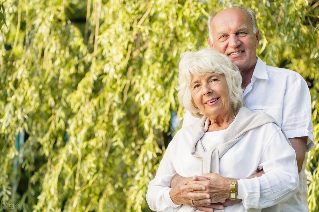 六旬老人哭诉：迷恋上46岁年轻舞伴，竟毁了自己后半生，后悔不已