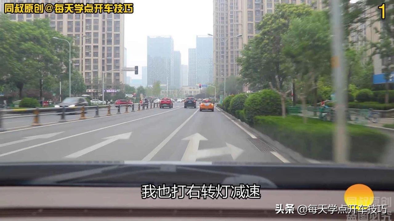 右转弯盲区避让行人技巧,新手右转弯技巧盲区