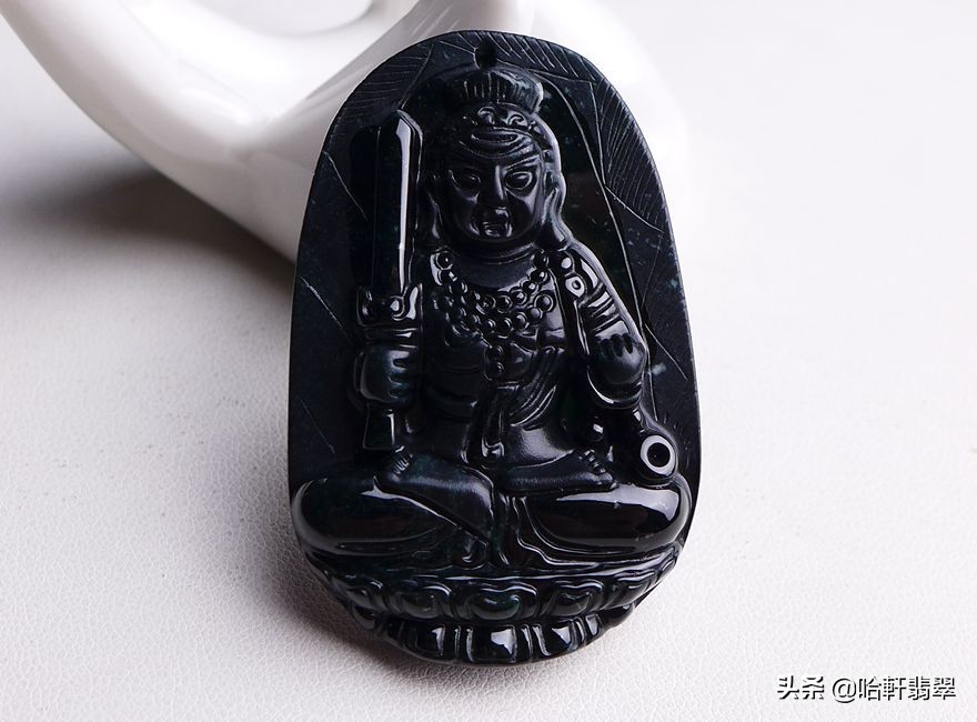 虚空藏菩萨顶级翡翠激光雕刻,佛教四大菩萨翡翠雕刻