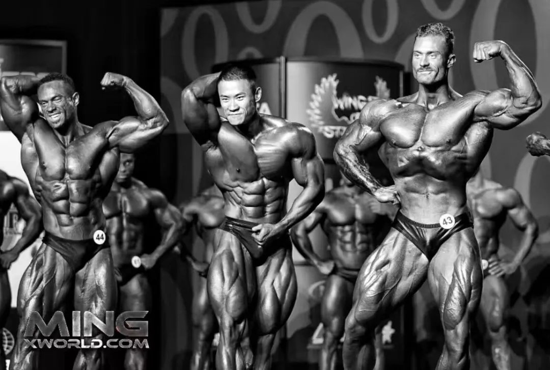 周琦60公斤卧推,周琦20公斤硬拉