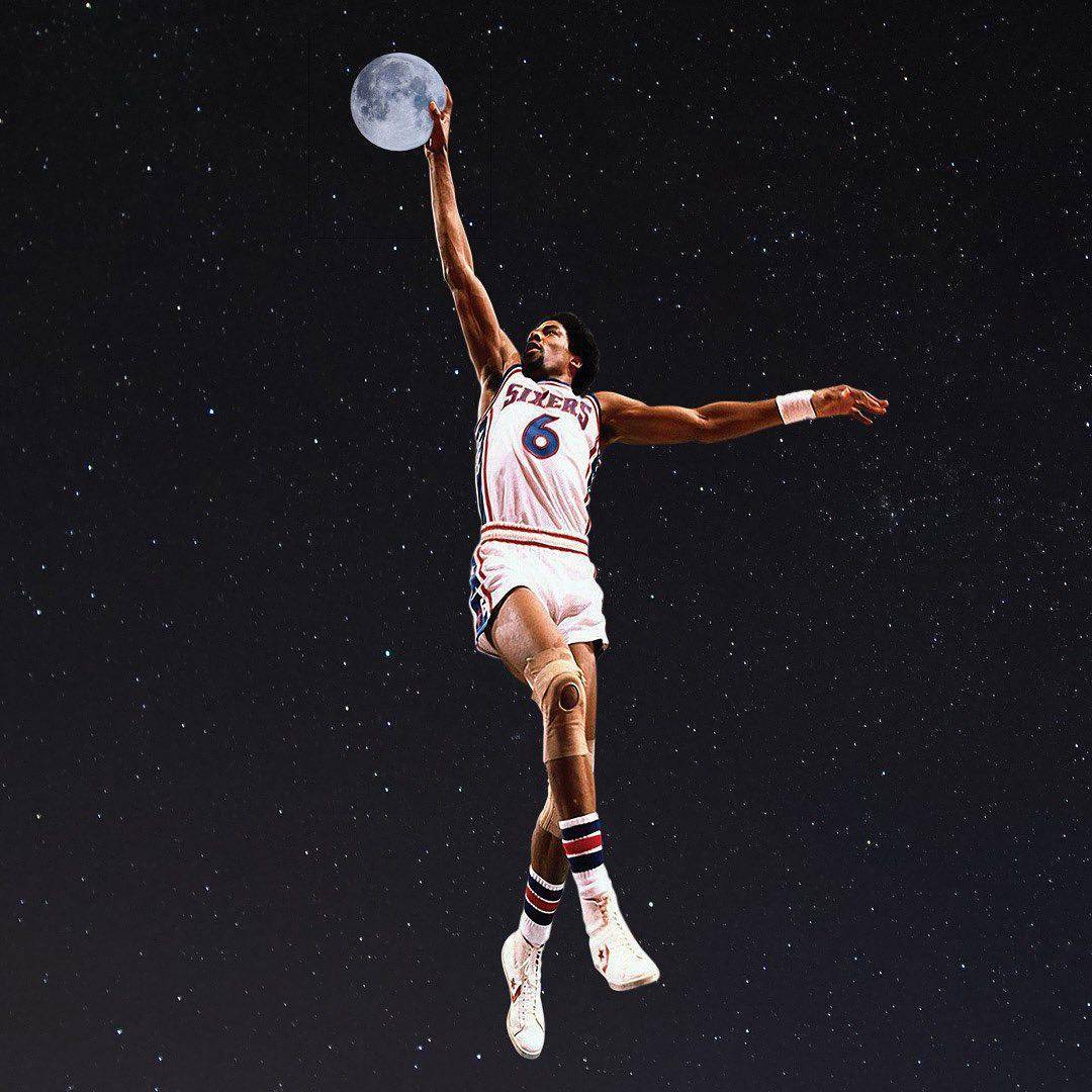 月球体育,足球橄榄球篮球哪个强度大