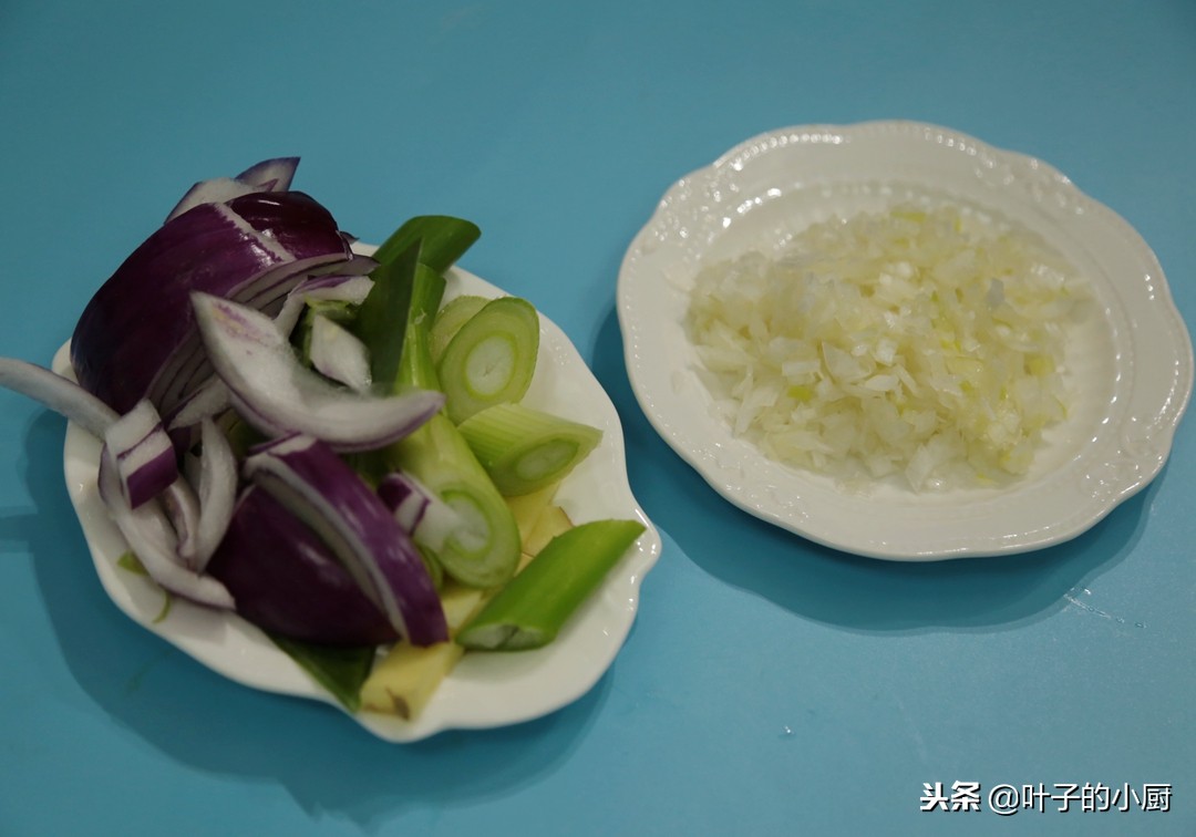 炸酱酱料的做法,炸酱葱家常做法