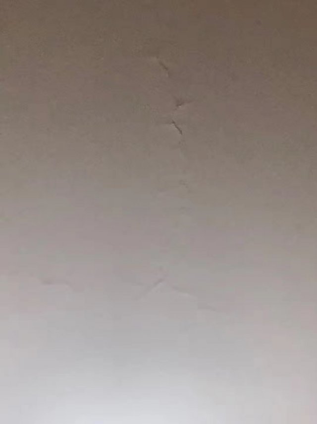 4楼漏水漏到2楼物业有责任吗,4楼漏水至3楼和2楼找谁赔偿