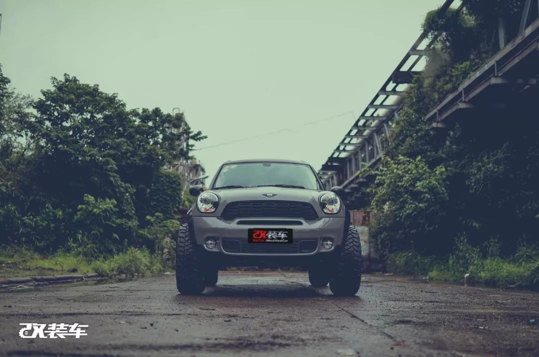 网友花费十几万，把MINI乡下人爆改成大脚怪