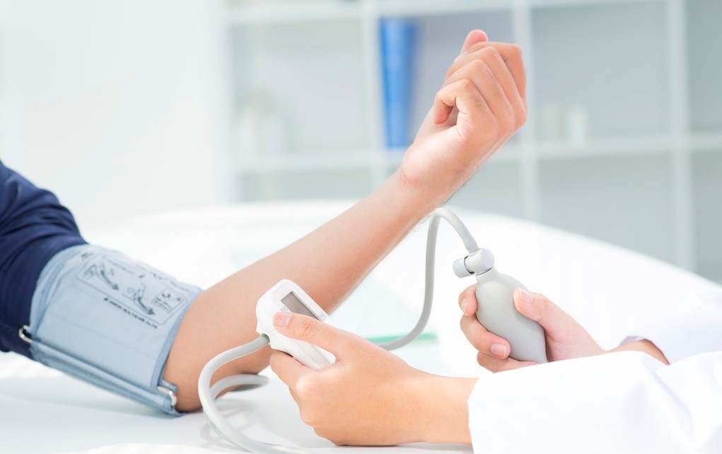 高压90低压40还能活多久,40岁血压低压100正常吗