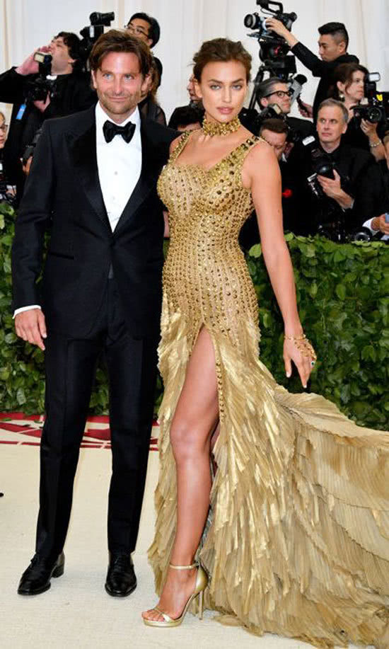 祖母绿婚戒有“诅咒”，从肯尼迪夫人到伊莲娜都难逃，贝嫂却免疫