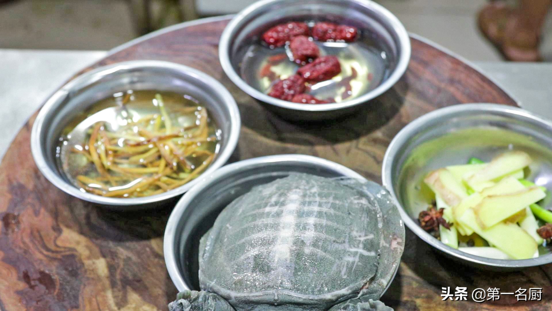 如何将清炖甲鱼汤炖的粘稠,甲鱼汤怎样炖才好喝又白