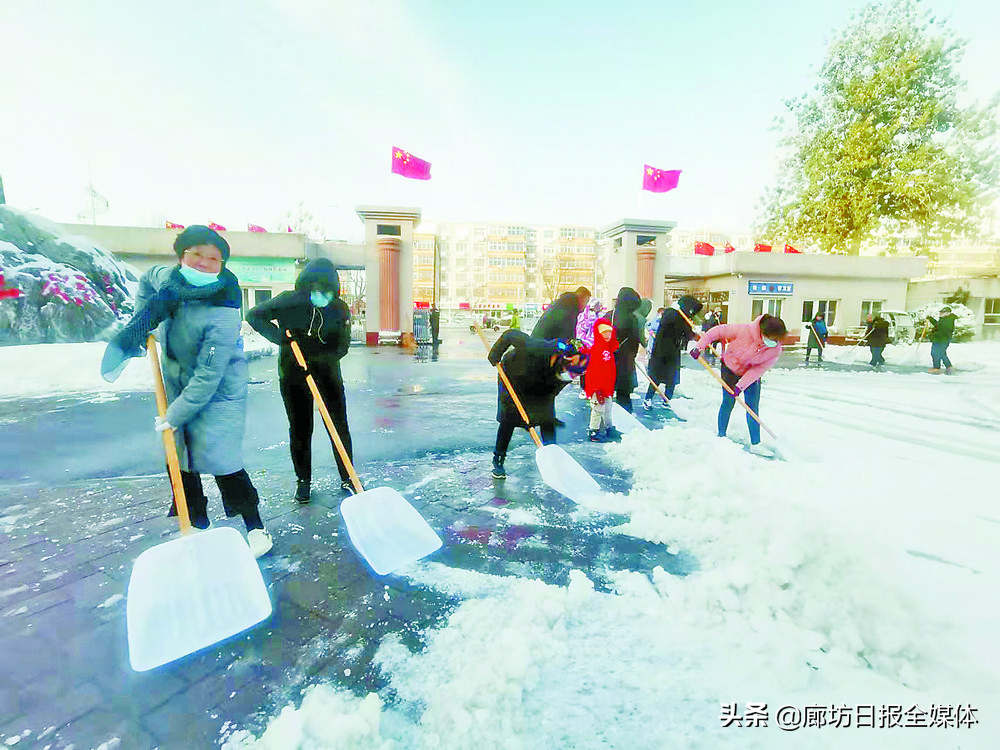乌鲁木齐全力清雪保畅通,全市清雪行动