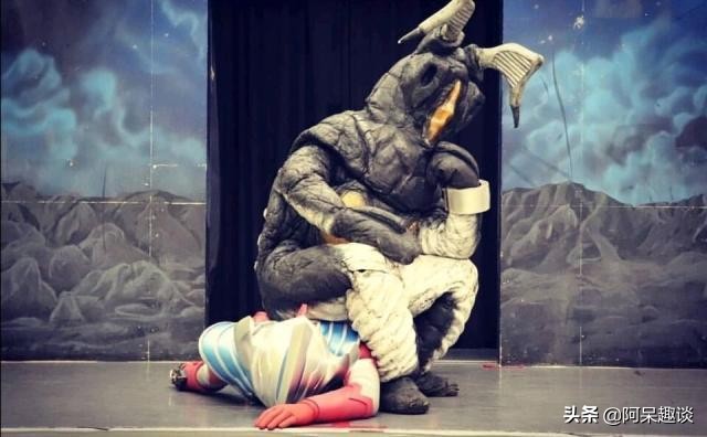 奥特曼舞台剧照片分享，泰迦和赛文都被欺负了啊
