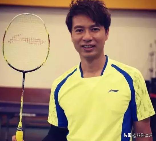 鹿晗打羽毛球关晓彤,鹿晗关晓彤打羽毛球穿的鞋