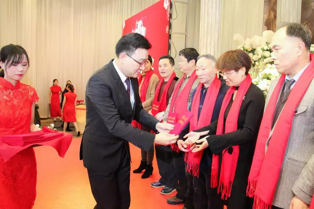 扬帆起航再创辉煌的年会开场视频,扬帆起航再创辉煌晚会