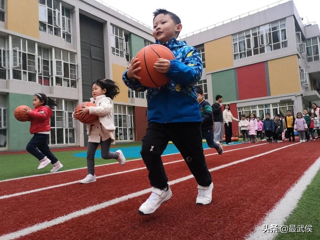 孩子开学生活步入正轨视频,开学后的校园生活