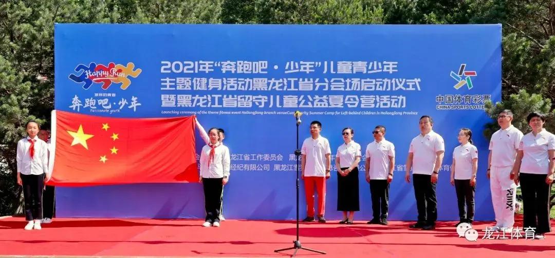 阳光下奔跑的少年视频,阳光下自由奔跑的少年