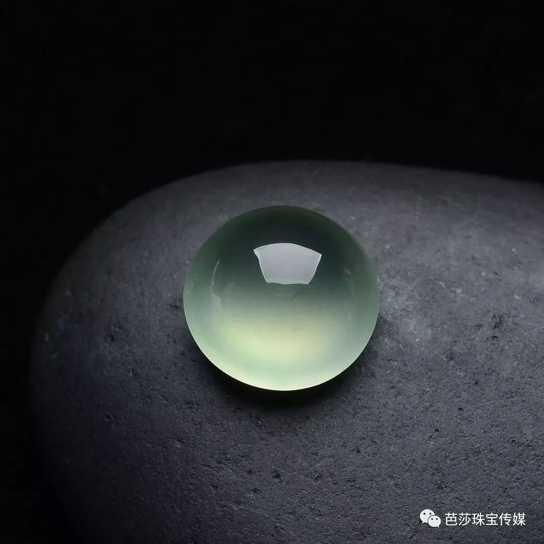 夏季做氛围感美人，清新好入手的葡萄石应该拥有姓名