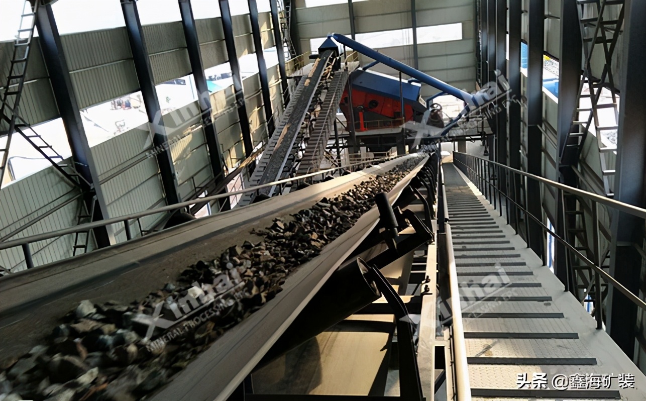 输送机输送带跑偏是怎么回事,3节输送带皮带怎么不跑偏