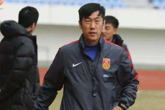 世界级教练为什么带不赢国足,世界级青训教练