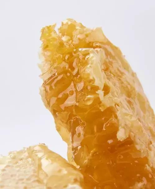 舌尖上的蜂蜜吃法,蜂蜜块嚼着吃推荐