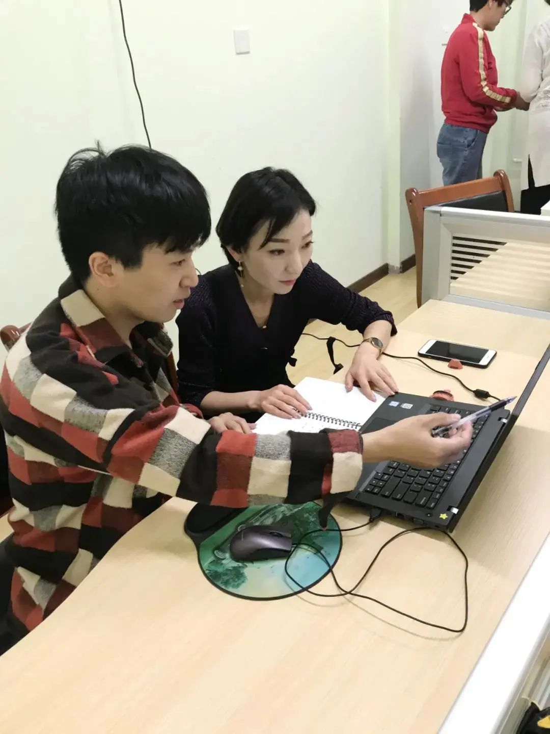 鏀暀鑰佸笀璇句綑甯﹀瀛愪滑蹇箰寰嬪姩,鏀暀鑰佸笀鏀暀椋庨噰瑙嗛