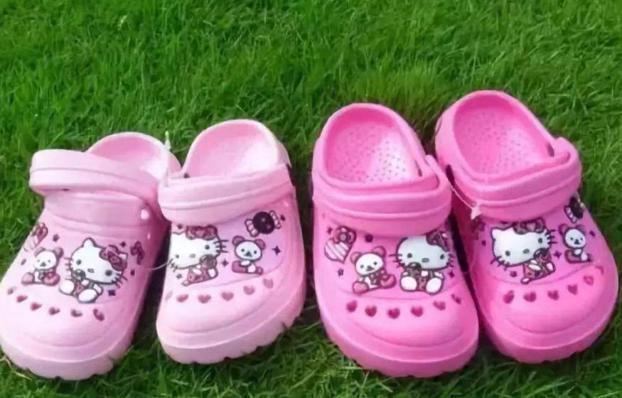 这8种凉鞋被列入黑名单，易致足内翻、X型腿，可别再给娃穿了