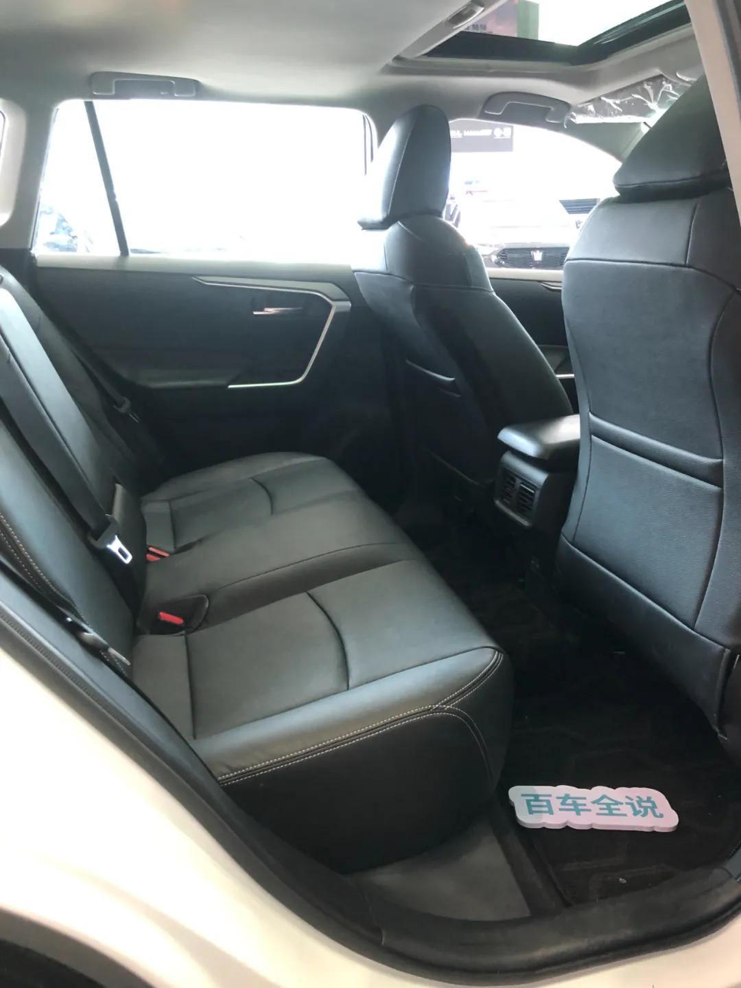 探店丨动力肉，内饰老，丰田荣放凭啥销量这么好？