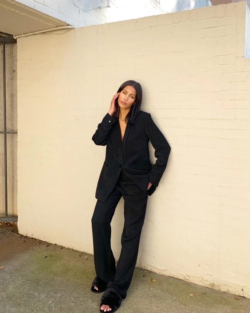 马蹄裤和喇叭马蹄裤哪个更显腿长,高腰显瘦马蹄裤