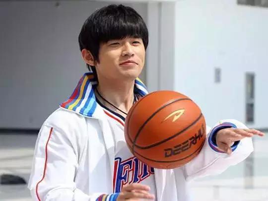 唱歌只是副业？双截棍行云流水的周杰伦，功夫才是他的本命