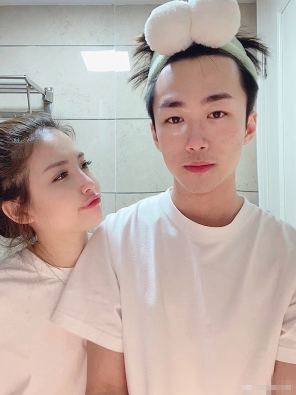 不求人晚玉汤圆复合了吗,不求人和汤圆在晚玉直播间撒狗粮