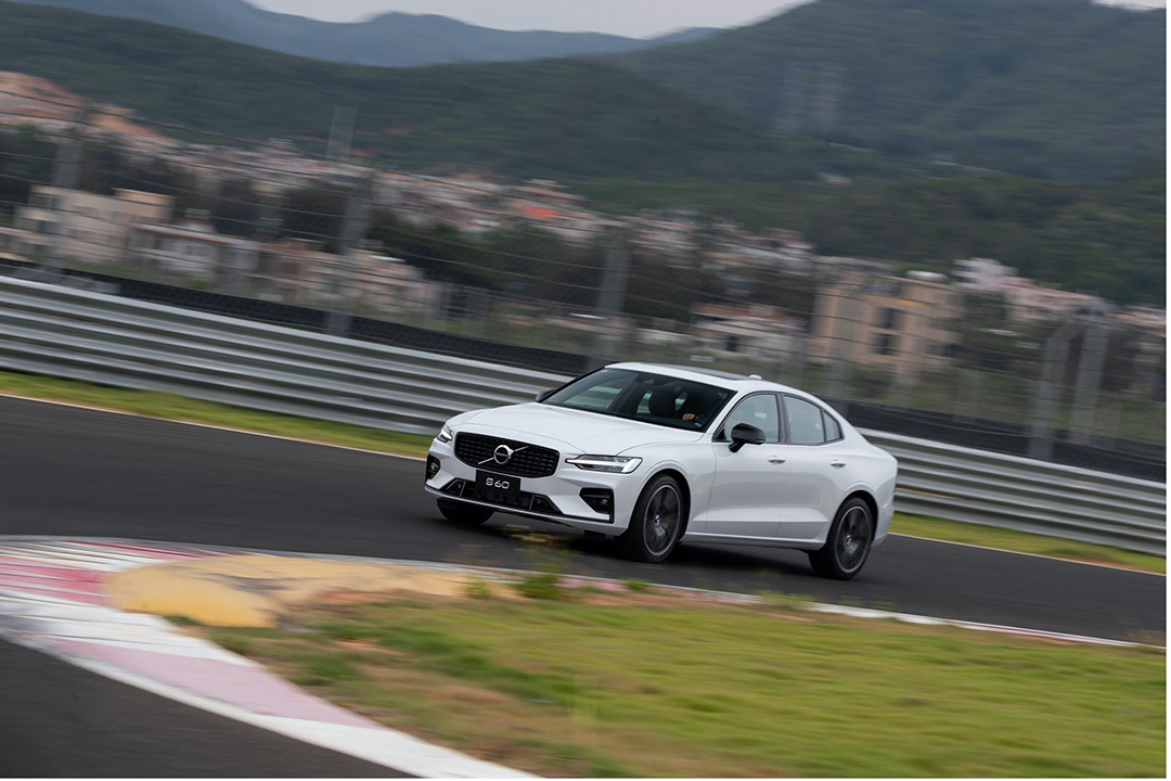 安全又贴心全新沃尔沃s60试驾快评,沃尔沃s60b4智逸豪华版试驾