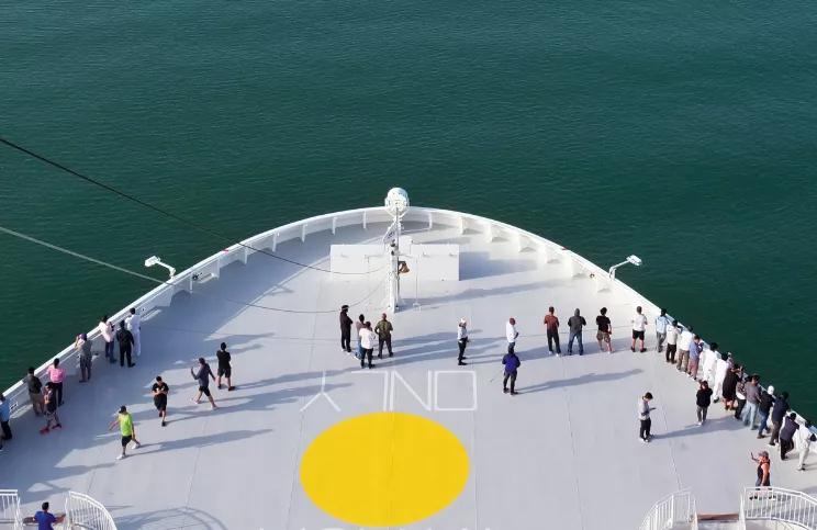 这群仍然被困海上、随时“爆炸”的人，不该被妖魔化