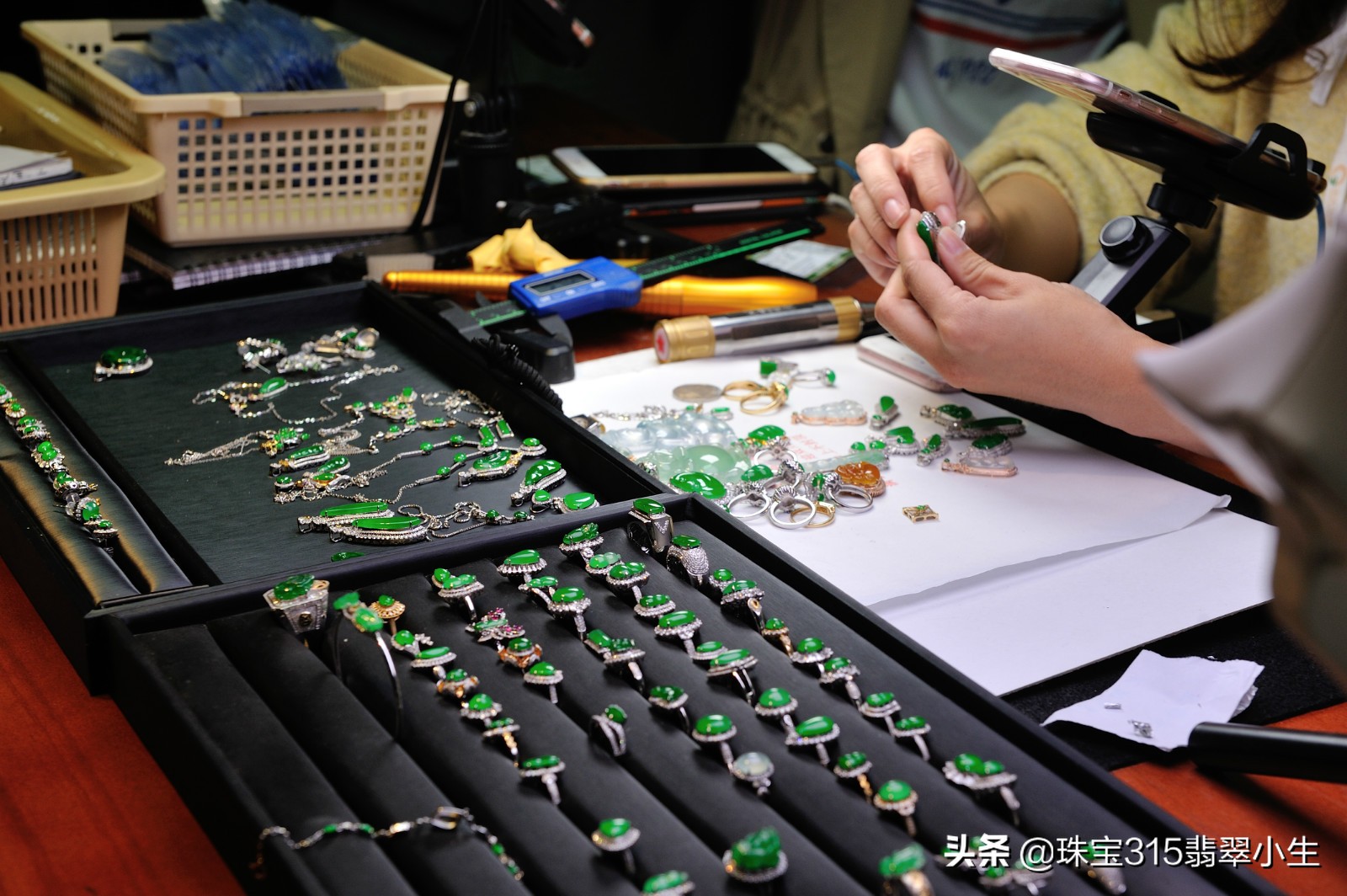 翡翠有的直播间价格很便宜,直播间买翡翠能买到真的