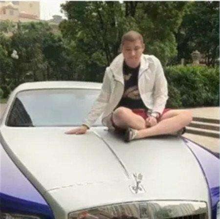 短视频的网红有哪些,开三百多万的兰博基尼的网红