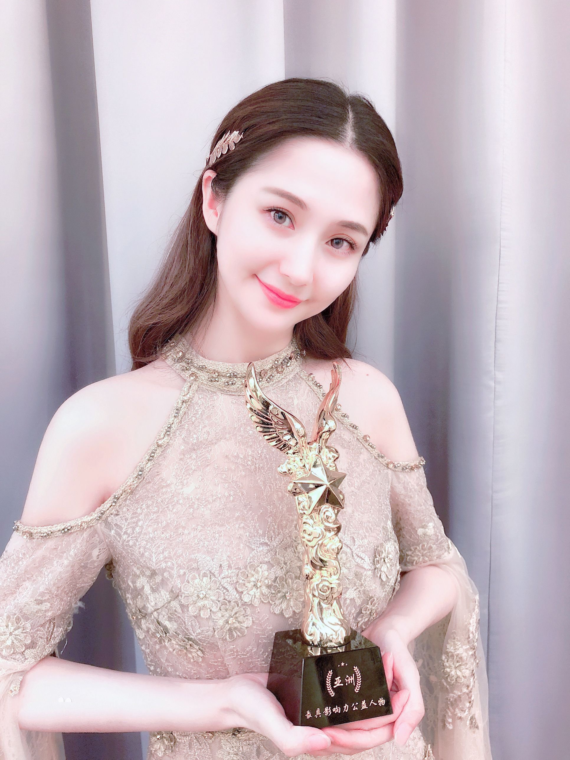 还记得《极乐宝鉴》的女一号吗？如今豪宅相伴清纯可人