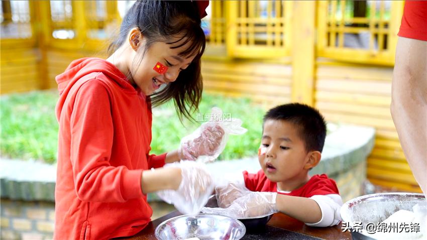 传统手工月饼感受中秋文化,迎中秋庆国庆活动主题手工做月饼