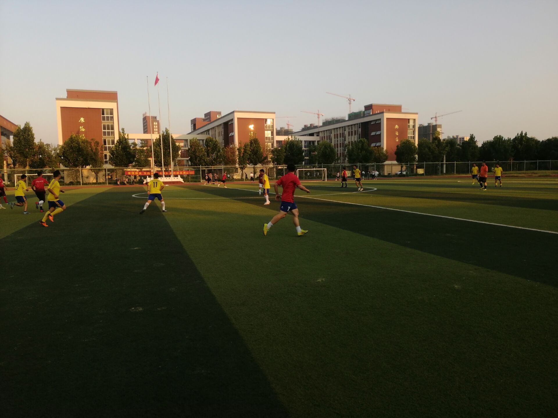 阜南十小足球比赛现场,阜南曹集镇阜蒙小学足球赛