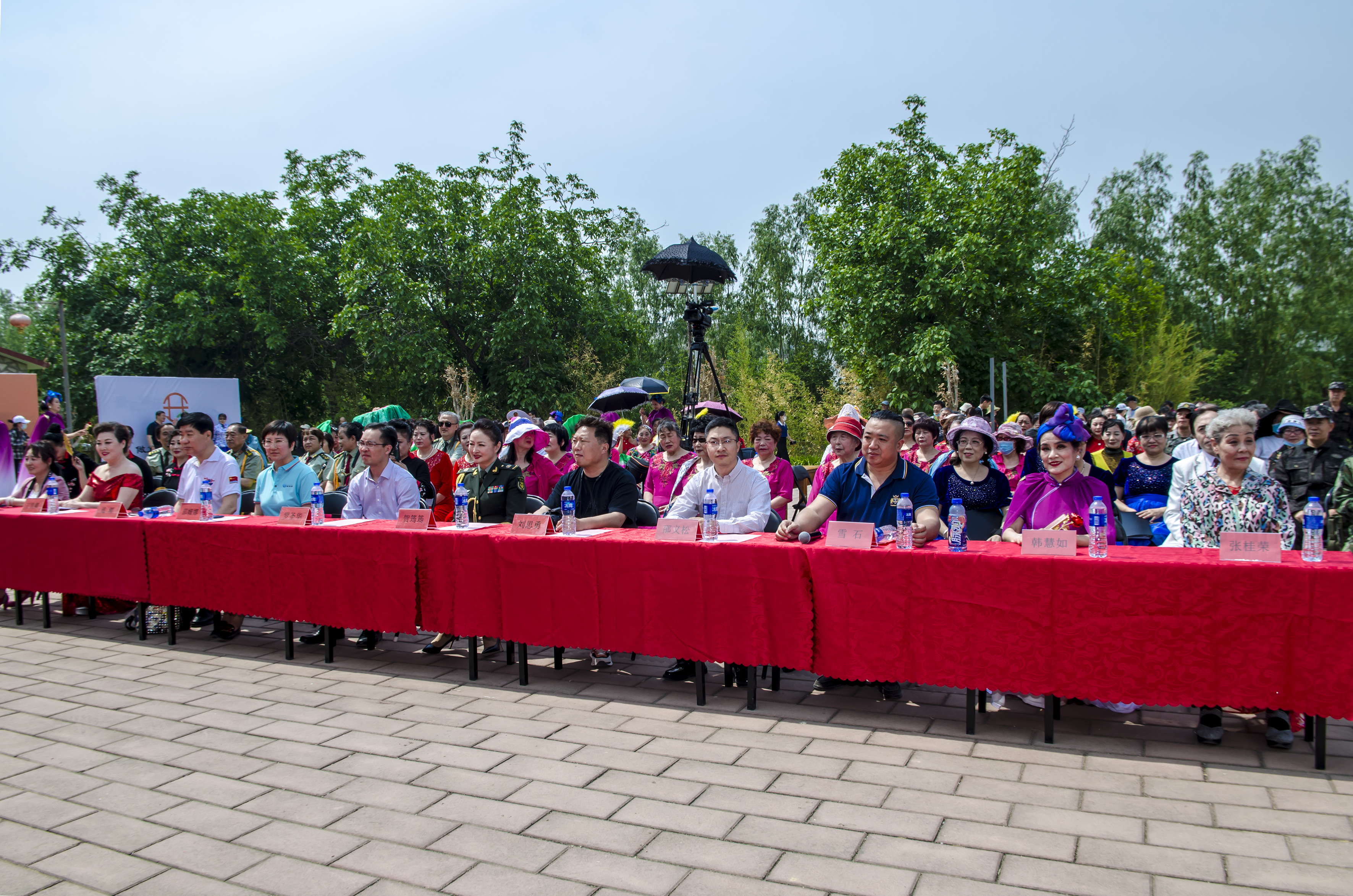 “不忘初心•我心向*党**”悦龄百团展演首场——房山千禾站成功举办