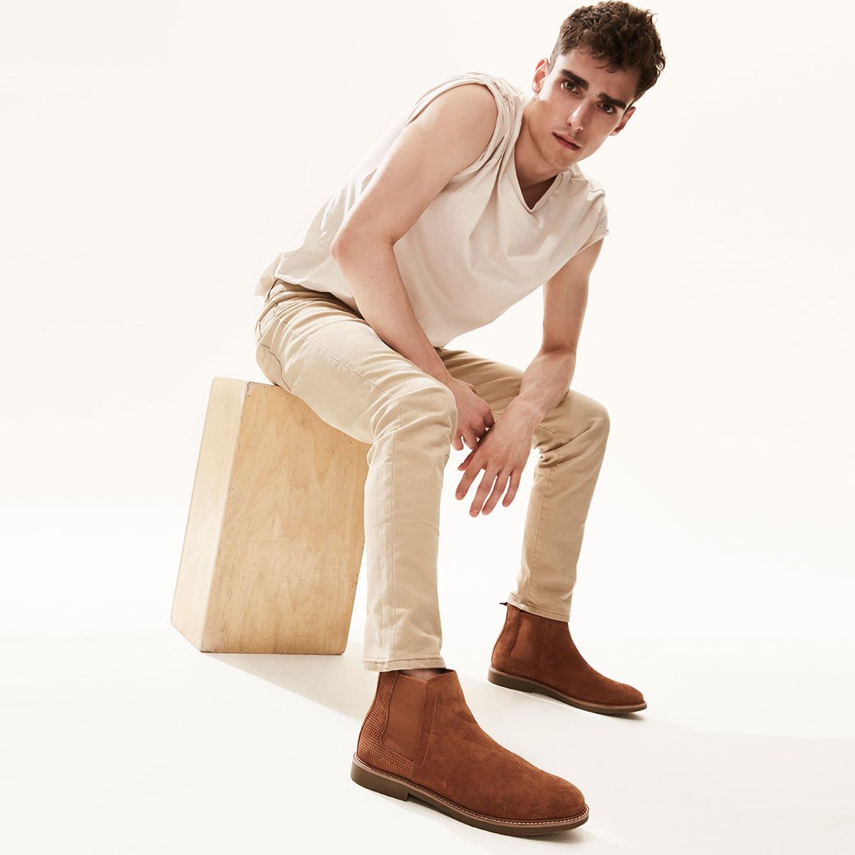 不同材质保养鞋子技巧,不同皮质鞋子的保养方法