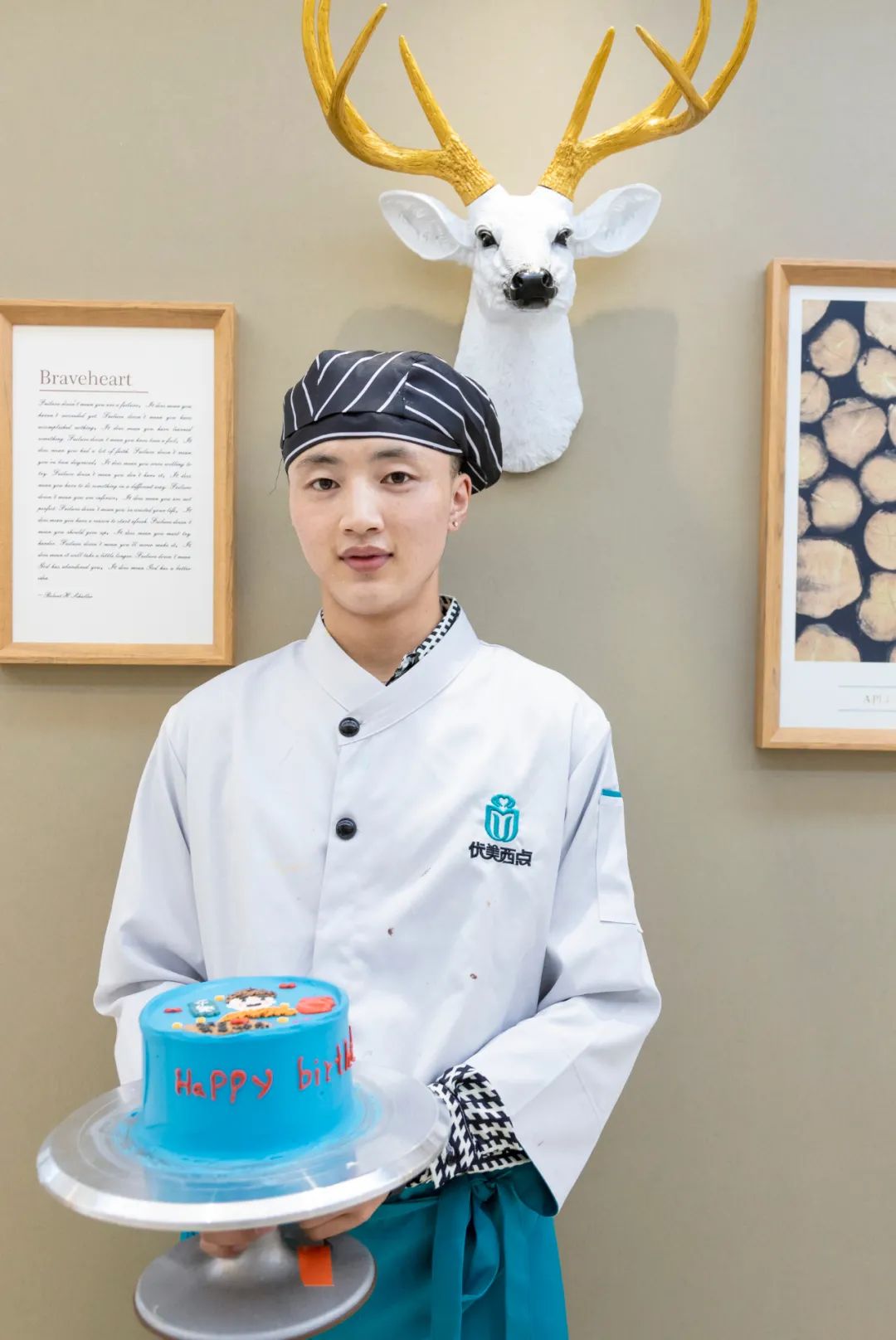 新生故事|他从雪域圣地的理塘而来，梦想着把西点的味道带回家乡