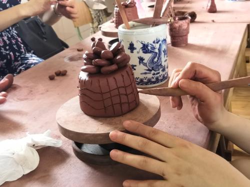 带孩子去做陶艺对孩子有什么帮助,陶艺可以培养孩子哪些能力
