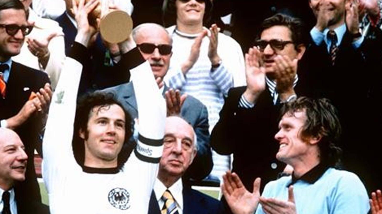 足坛最具统治力梅罗,足坛仅9人拿过欧冠世界杯金球奖