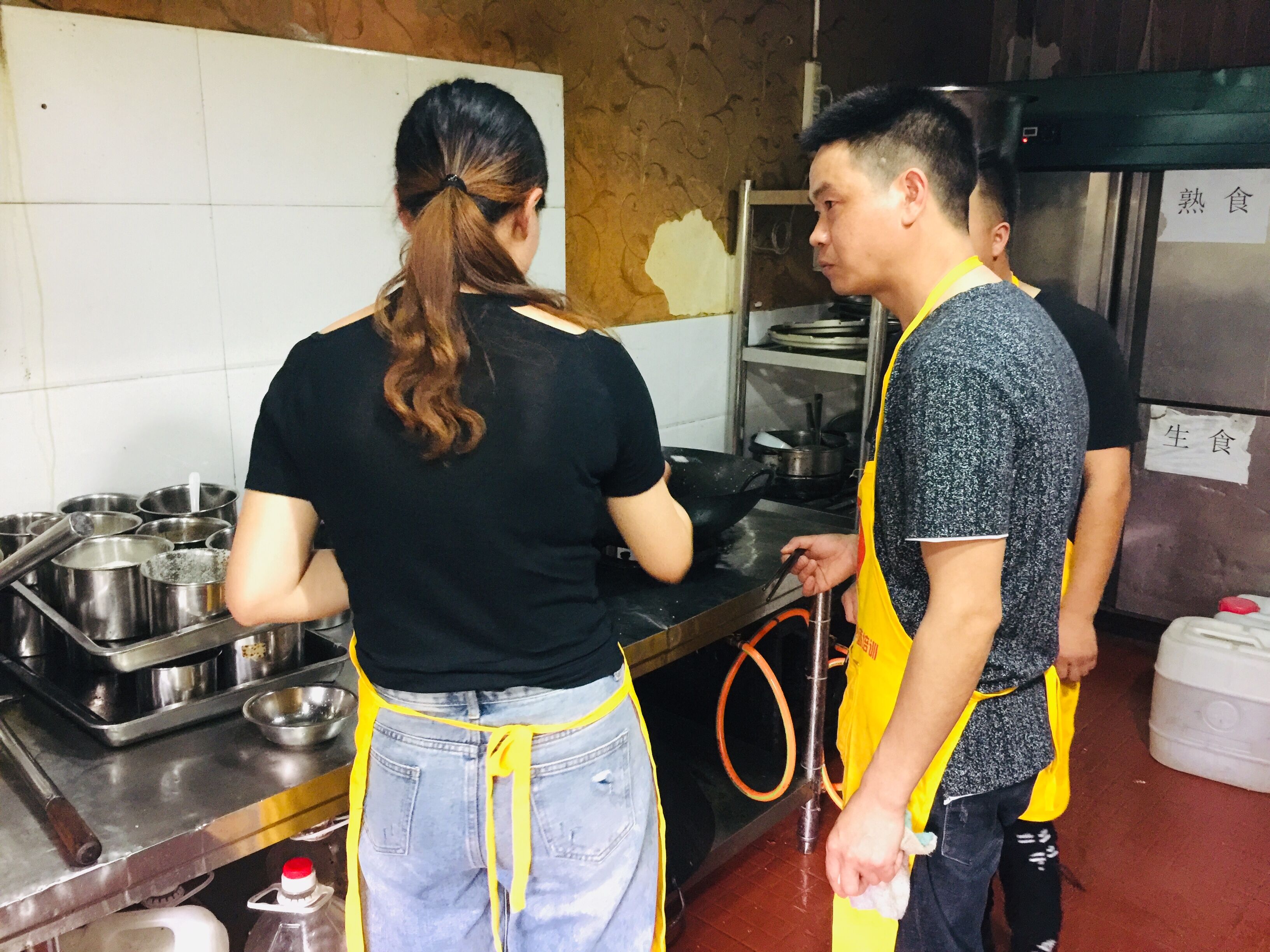 餐饮难做头都大了！教人做小面的师傅竟然收徒数千你服不服？