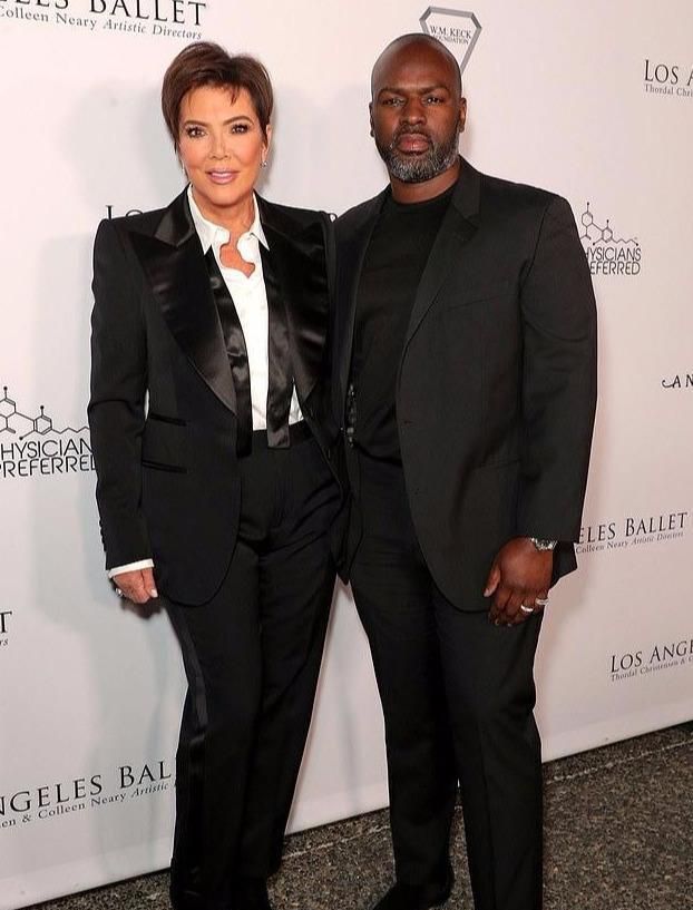 64岁卡戴珊妈妈也撒娇？和39岁黑人小男友在办公室亲吻，太甜了吧