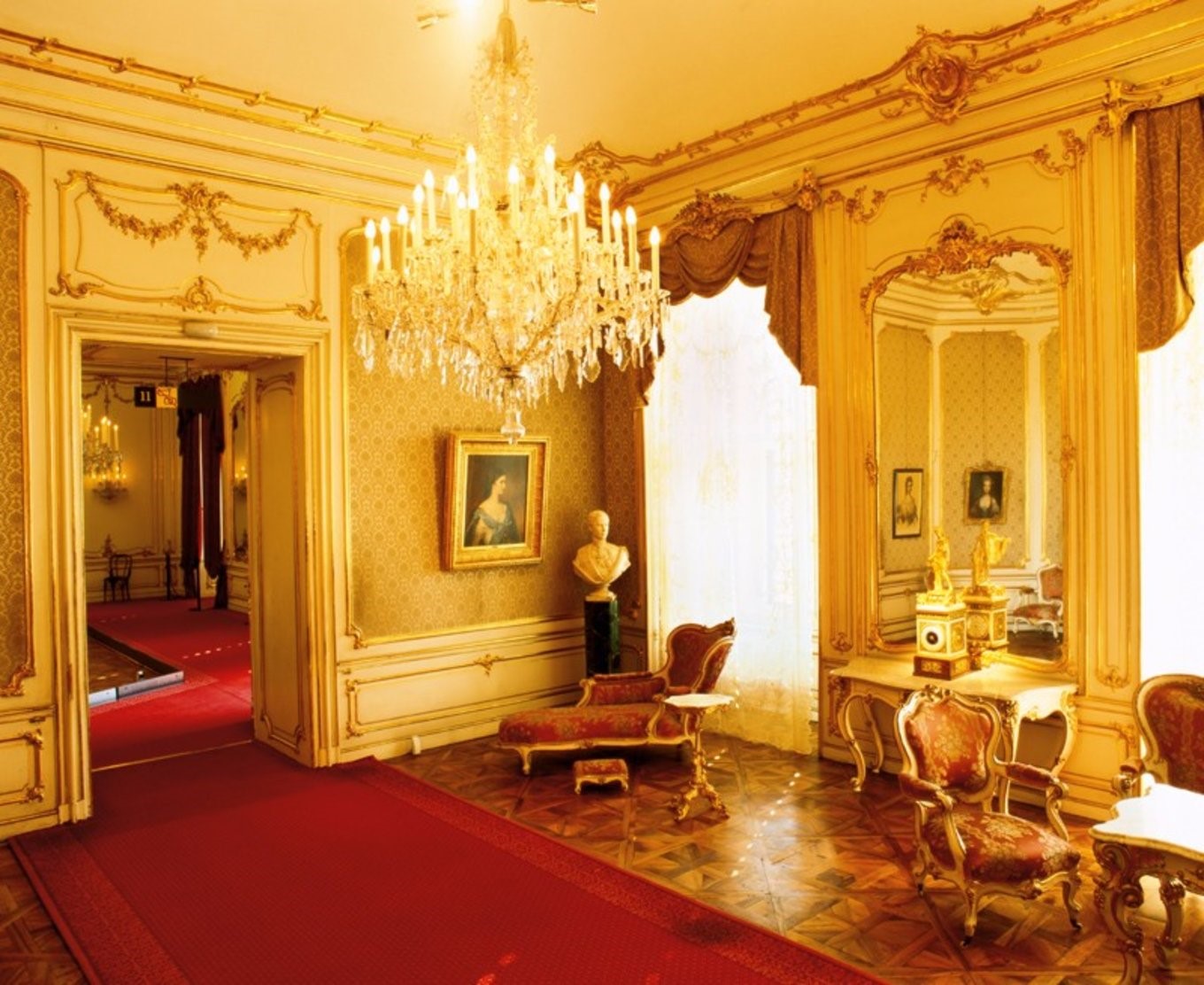 法国最美的城堡凡尔赛宫,法国最奢华的凡尔赛宫