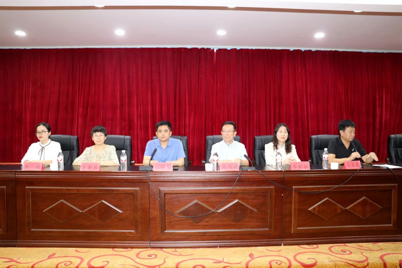 加强师资培训强化队伍建设,加强教育培训提高综合能力