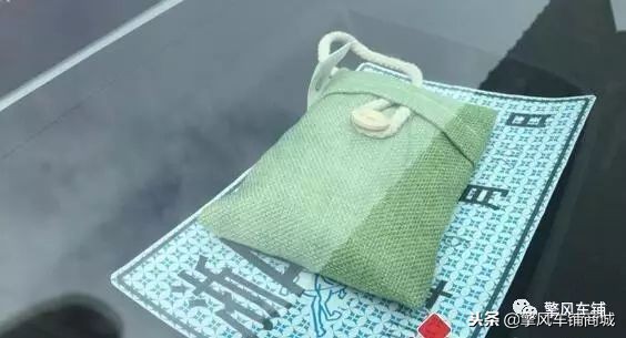 车牌弯了掰回来可以上路吗,车牌被人掰了上路