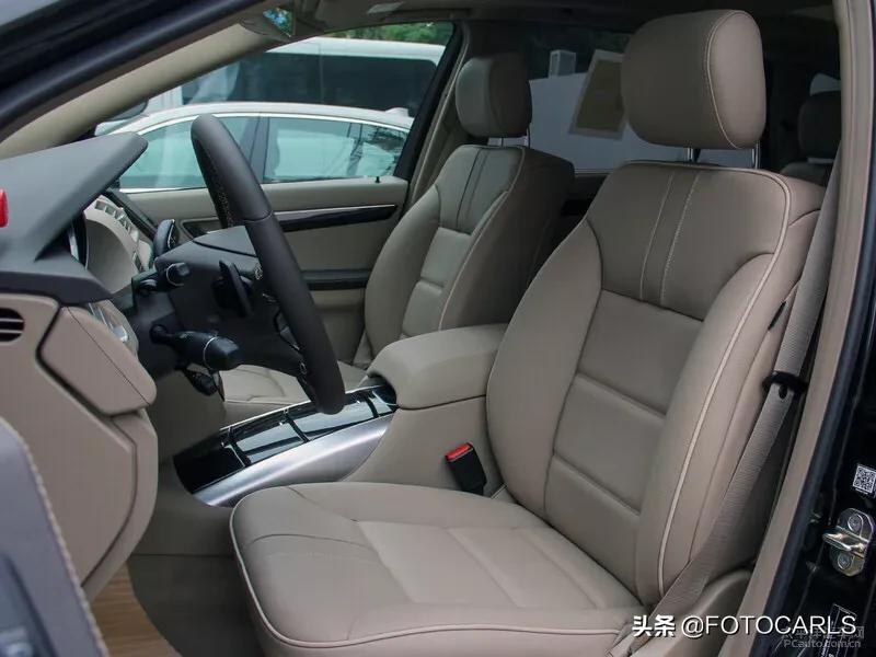 2017款奔驰r320豪华型测评,奔驰r320商务臻藏版2017评测