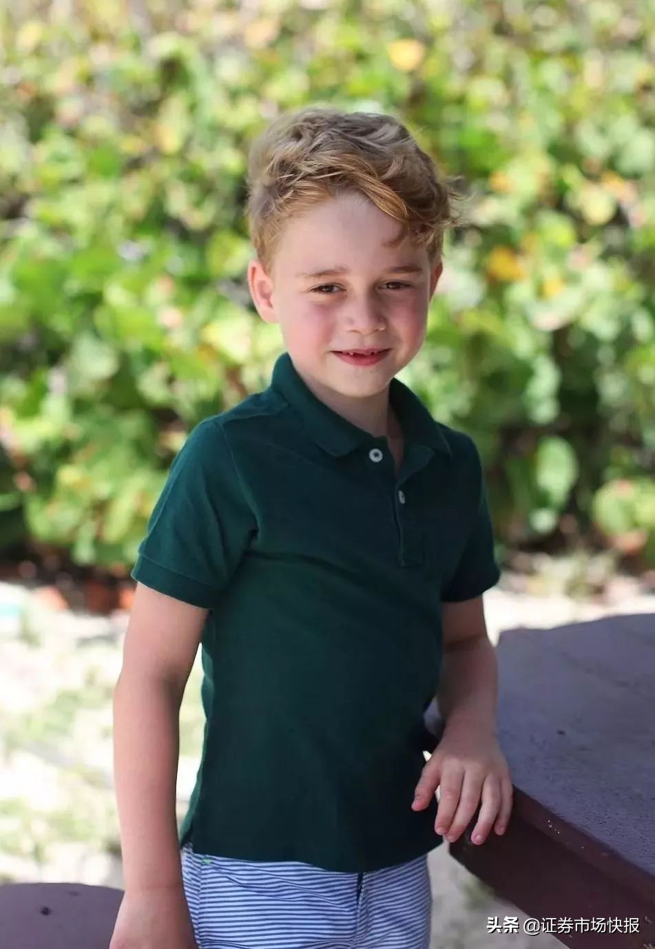 英国乔治小王子和女王,英国乔治小王子为什么不是继承人