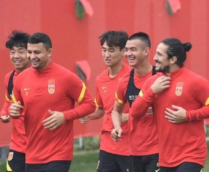 中超外援谈在中国踢球不容易,中超现役外援评价中国足球